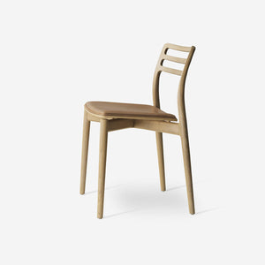Köp Vipp Cabin Chair matstol hos oss på Inredningsgalleriet i Helsingborg. Vi säljer möbler och inredning utöver det vanliga sedan drygt 30 år.