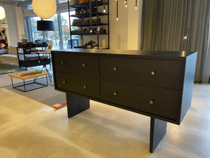 Gubi Private skänk/sideboard i svartbetsad ek