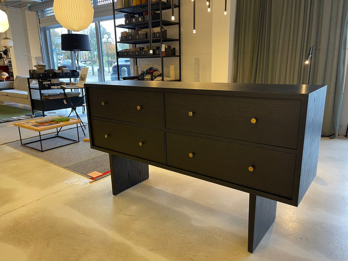 Gubi Private skänk/sideboard i svartbetsad ek