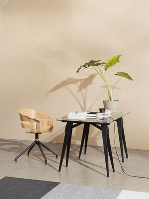 Köp Arco skrivbord från Design House Stockholm hos oss på Inredningsgalleriet i Helsingborg. Vi säljer möbler och inredning utöver det vanliga sedan drygt 30 år.