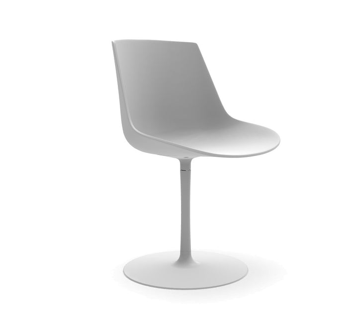 Flow chair central leg