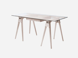 Köp Arco skrivbord från Design House Stockholm hos oss på Inredningsgalleriet i Helsingborg. Vi säljer möbler och inredning utöver det vanliga sedan drygt 30 år.