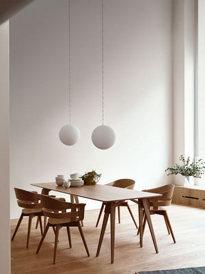 Köp Arco Matbord från Design House Stockholm hos oss på Inredningsgalleriet i Helsingborg. Vi säljer möbler och inredning utöver det vanliga sedan drygt 30 år.