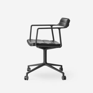 Köp 452 Swivel Chair från Vipp hos oss på Inredningsgalleriet i Helsingborg. Vi säljer möbler och inredning utöver det vanliga sedan drygt 30 år.