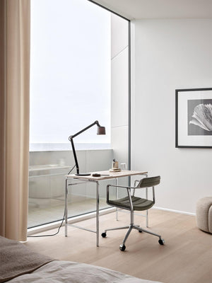 Köp 452 Swivel Chair från Vipp hos oss på Inredningsgalleriet i Helsingborg. Vi säljer möbler och inredning utöver det vanliga sedan drygt 30 år.