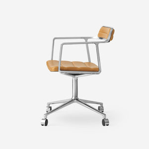 Köp 452 Swivel Chair från Vipp hos oss på Inredningsgalleriet i Helsingborg. Vi säljer möbler och inredning utöver det vanliga sedan drygt 30 år.