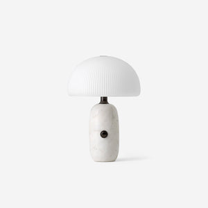Köp Vipp 591 Sculpture Table Lamp hos oss på Inredningsgalleriet i Helsingborg. Vi säljer möbler och inredning utöver det vanliga sedan drygt 30 år.